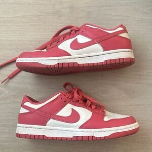 NIKE women Sneakers in coral and White